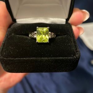 Costume jewelry - Lia Sophia ring - size 7